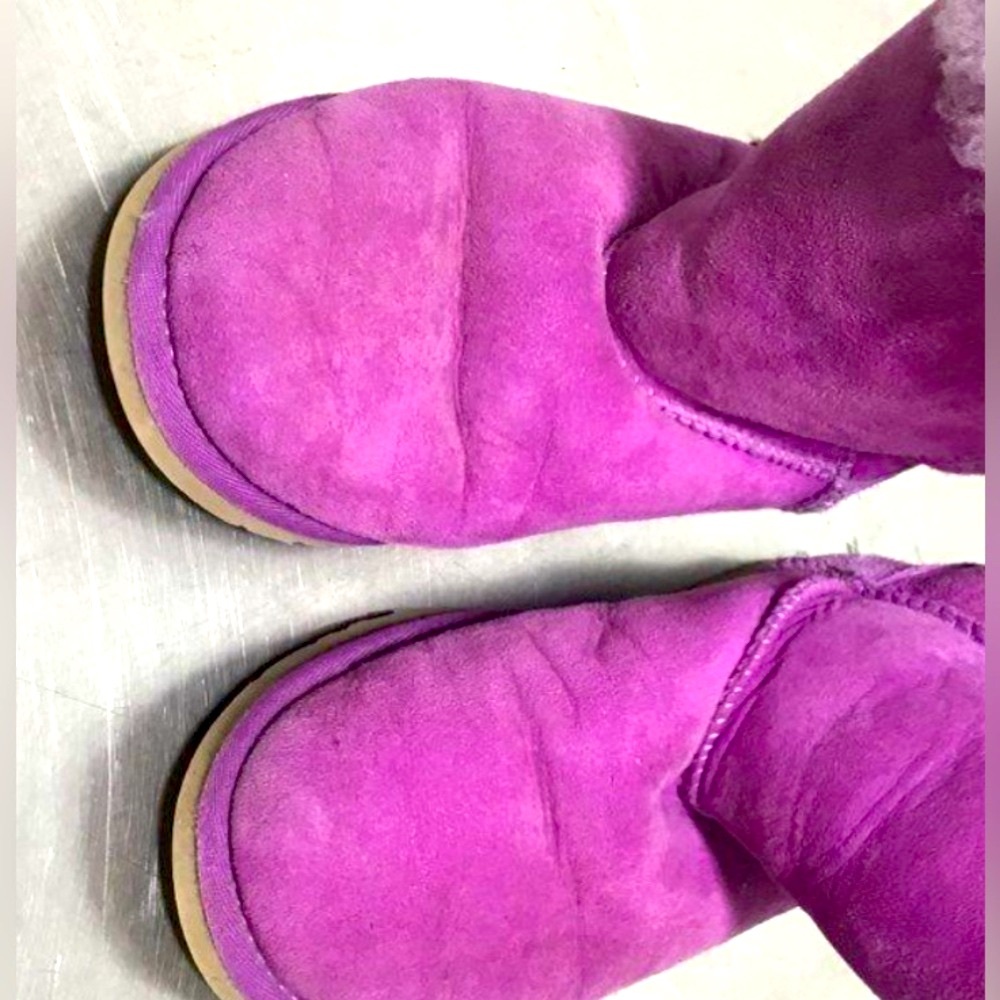 UGG BAILEY BOW II Classic Short Garnet Suede Girls Purple Boots Size 4 - Picture 2 of 5